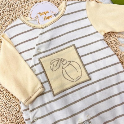 Macacão Trape Zape - Frasquinho de Perfume - Amarelo com Areia e Off Macacão Trape Zape - Frasquinho de Perfume - Amarelo com Areia e Off